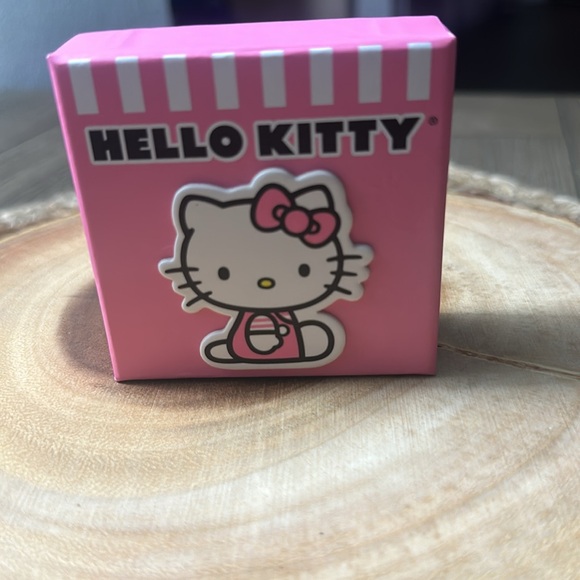 Hello Kitty Earrings - Picture 7 of 8